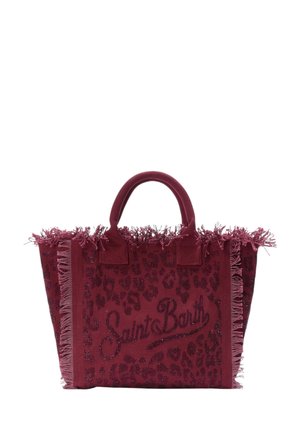 Stor burgunderrød tote taske med frynsede kanter, leopardprintdesign og "Saint Barth" broderet på forsiden, med to afrundede håndtag.