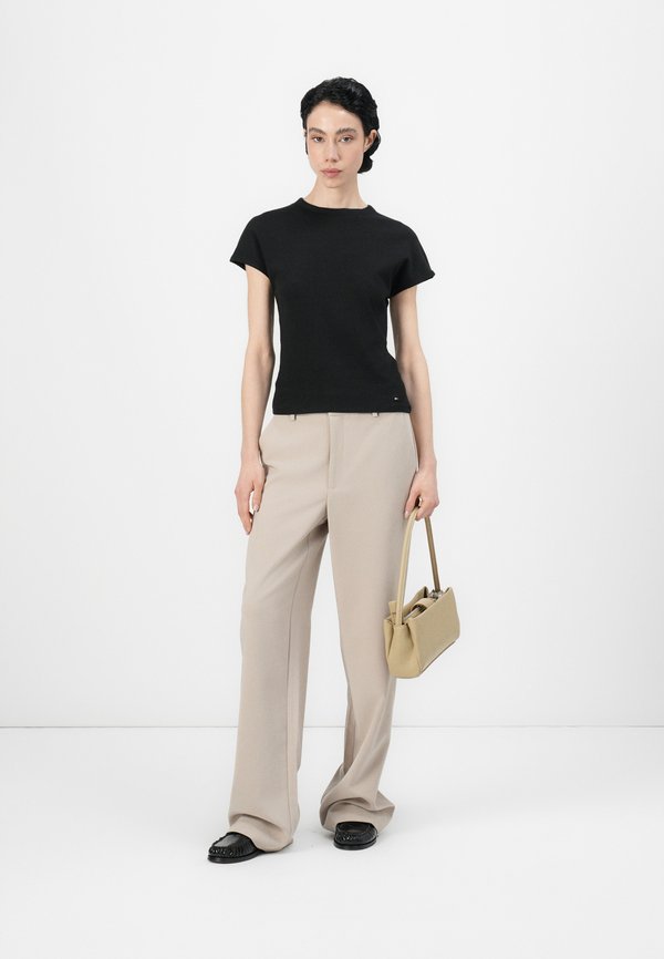 SLIM TEE - Basic T-shirt4