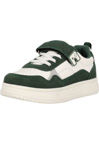 Zapatilla deportiva verde y blanca hecha de tela y materiales sintéticos, con tiras de Velcro, cierre de cordones y acentos texturizados en la parte superior.