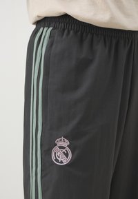 adidas Performance REAL MADRID TRACK PANT - Jogginghose - carbon