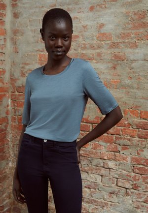 ELENA TEE - Basic T-shirt - dusty blue