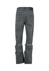 Harmaat puuvillaiset cargo-housut rentoa leikkausta, joissa on kaksinkertaiset takataskut ja näkyvät saumat. Housuissa on ainutlaatuinen taitettavissa oleva lahje.