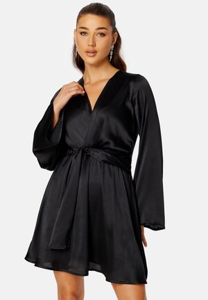 Bubbleroom KNOT FRONT SATIN DRESS - Cocktailjurk - black