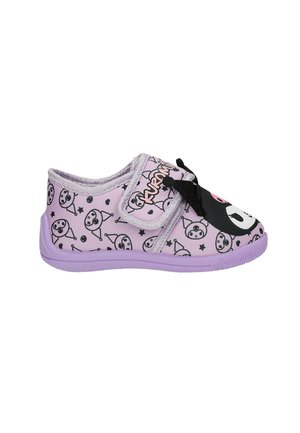 Chaussure violette pour tout-petit avec un motif de visages de panda noir et blanc et des étoiles, nœud noir sur le dessus, et fermeture à scratch.