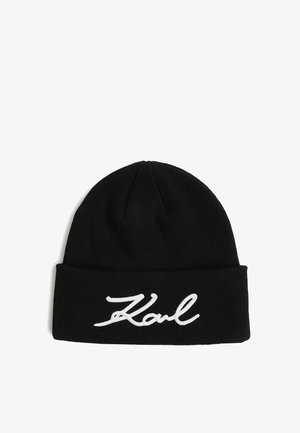 Căciulă tricotată neagră cu margine pliată și inscripționare albă cu fir pe față "Karl".