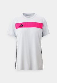 TIRO 25 ESSENTIALS - Camiseta estampada - clear grey/real magenta