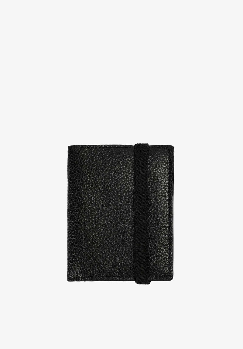Czarny skórzany portfel o teksturowanej powierzchni, prostokątnym kształcie i z zamknięciem na gumkę. Posiada małe logo w dolnym rogu.