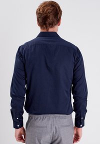 BONOBO Jeans MIT LANGEN ÄRMELN - Camicia - bleu fonce
