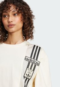 adidas Originals BREAK  - Triko s potiskem - cream white