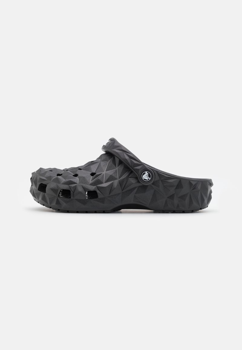 Crocs CLASSIC GEOMETRIC UNISEX - Baseino šlepetės - black