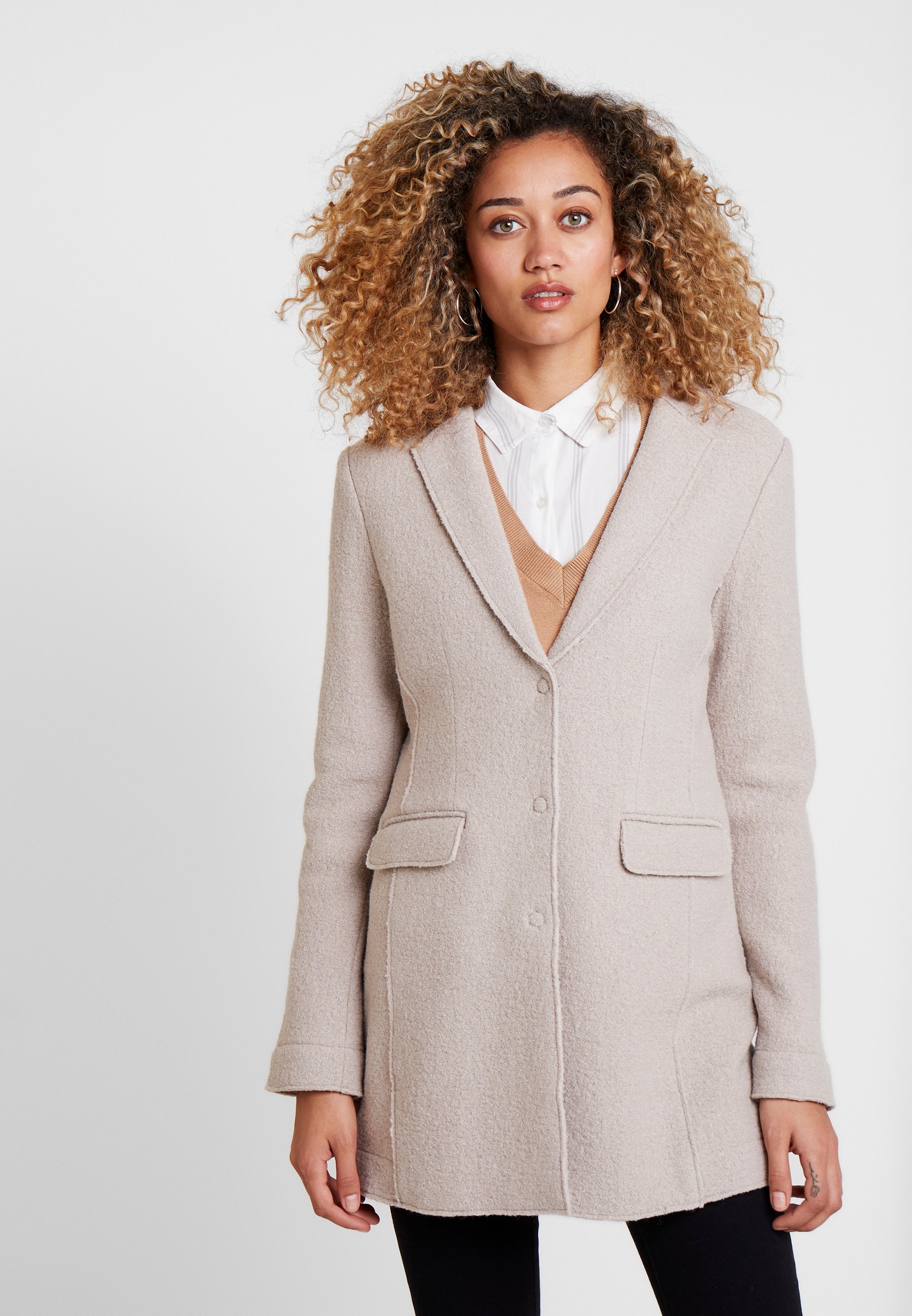 Opus HAIBA Kort kåpe frakk sandshell Zalando.no Opus HALINI SPECIAL - Kort kåpe / frakk - soft ginger
