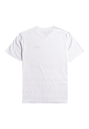 Prosty biały bawełniany t-shirt z krótkim rękawem widziany od tyłu, z okrągłym dekoltem, bez widocznych logo lub wzorów.