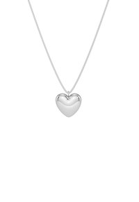 Srebrni privjesak u obliku srca na tankom lancu, polirani finiš, glatka tekstura, s nježnim zakrivljenjem na vrhu. Duljina se može prilagoditi.