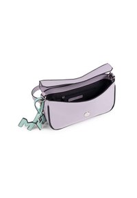 Borsa a mano in pelle lavanda con bordi neri, dotata di una tasca esterna con zip e dettaglio in chiave verde menta. Interno spazioso con slot per carte.