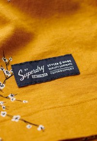 Superdry & Co SHORT SLEEVE - Camisa - golden blossom