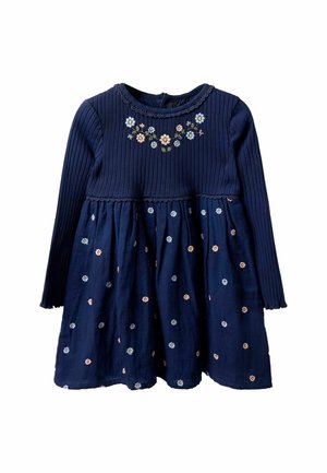 Rochie albastră închis cu un corset cu dungi și fustă evazată. Prezintă broderie florală la piept și modele florale dispersate pe fustă.