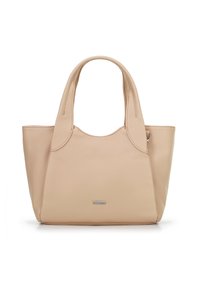 Beige leren tote bag met een gladde textuur, afgeronde bovenkant en korte handvatten. Heeft een klein metallic logo aan de voorkant.