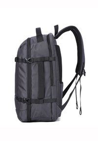 Sac à dos en tissu gr gray avec un design structuré, doté de bretelles réglables, de plusieurs sangles latérales et d'une finition texturée pour plus de durabilité.