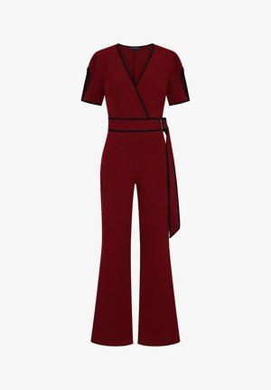 Burgundia kombinesioon, millel on ühtepidi disain, lühikesed varrukad, must ääristus ja sobiv vööt. Laienevad jalad ja sile kangatekstuuri.