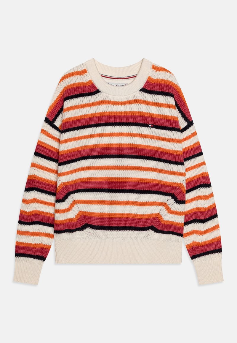 Pull en tricot à col ras du cou avec des rayures horizontales en crème, orange, rouge et noir, présentant des bords côtes aux poignets et à l'ourlet.