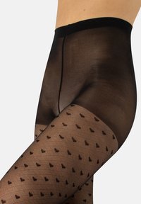 Pantys negras transparentes con un patrón de diamantes y pequeños acentos en forma de corazón, con una textura suave y una cinturilla cómoda.