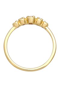 Gouden ring met vijf verhoogde edelstenen in een gegroepeerd ontwerp bovenop een gladde band. De band is gepolijst met een glanzende afwerking.