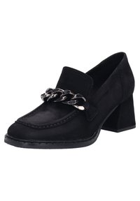 Mocassins noirs en daim à petit talon avec un bout rond, dotés d'une chaîne décorative en argent sur le dessus et de détails de couture contrastants.