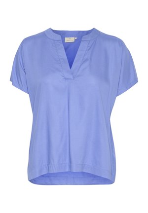 Blouse à manches courtes bleu clair avec un col en V, texture lisse et ourlet arrondi. Fabriquée en tissu doux pour le confort et le port décontracté.