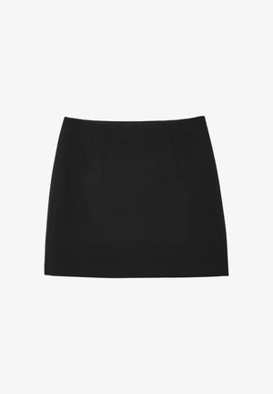 Schwarzer Minirock aus glattem Stoff, mit Falten vorne, geradem Schnitt und ohne zusätzliche Muster oder Akzente.