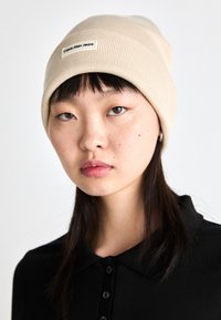 PATCH BEANIE - Lue - birch