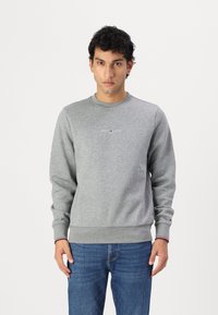 Tommy Hilfiger LOGO TIPPED CREWNECK - Sudadera - medium grey heather