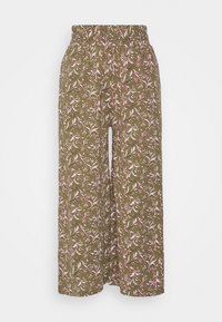 Calças largas de tecido leve com estampado floral verde e cintura elástica. Apresentam padrões de vinhas e flores em rosa e branco.