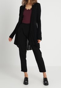 Anna Field Neuletakki - black