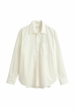 Off-white overhemd met lange mouwen, knoopsluiting, borstzak aan de voorkant, klassieke kraag en afgeronde zoom, tentoongesteld tegen een witte achtergrond.