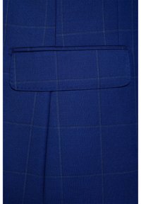 Granatowy materiał o strukturze z wzorem kratki, z kieszonką i precyzyjnym przeszyciem. Dopasowany krój.