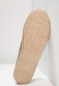 TOMS Espadrilky - olive