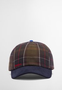 Καρό καπέλο σε σκούρο πράσινο, καφέ και κόκκινο, με λευκές λεπτομέρειες. Διαθέτει νavy κοτλέ γείσο και κόκκινο λογότυπο "Barbour" μπροστά.