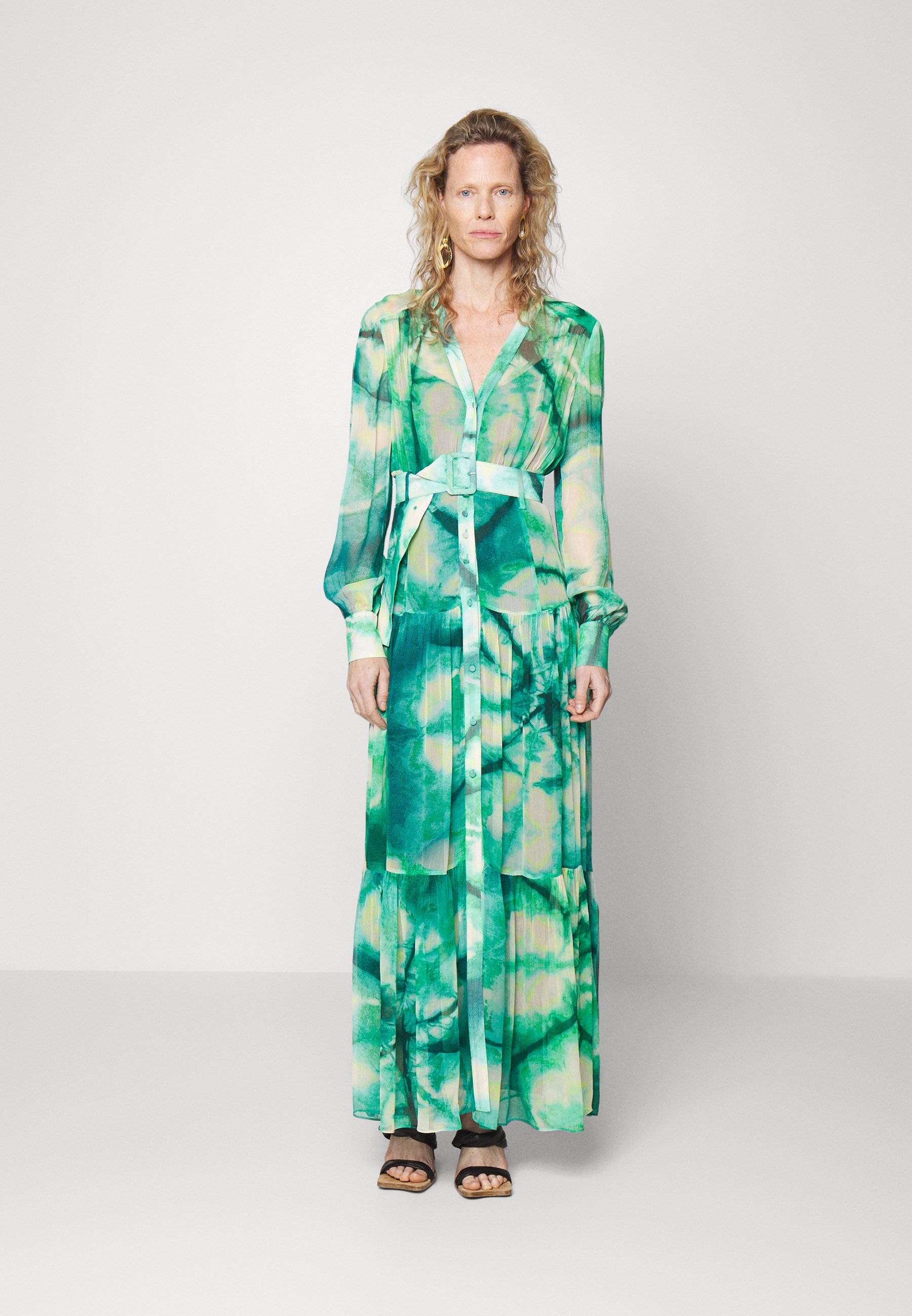 robe noire longue fluide