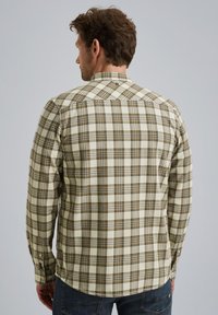 Langsleeve geruit overhemd in beige en olijfgroen, met een geruit patroon, button-down kraag en verstelbare manchetten. Zachte, gestructureerde stof.