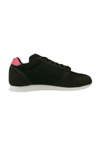 Scarpa sportiva nera con parte superiore in mesh e un accento rosa sul tallone. Presenta lacci piatti e una suola in gomma bianca con trazione testurizzata.