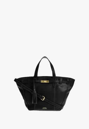 Sac à main en cuir noir avec des poignées supérieures doubles, une bandoulière réglable, des accessoires en or et une finition texturée. Présente un détail en frange.