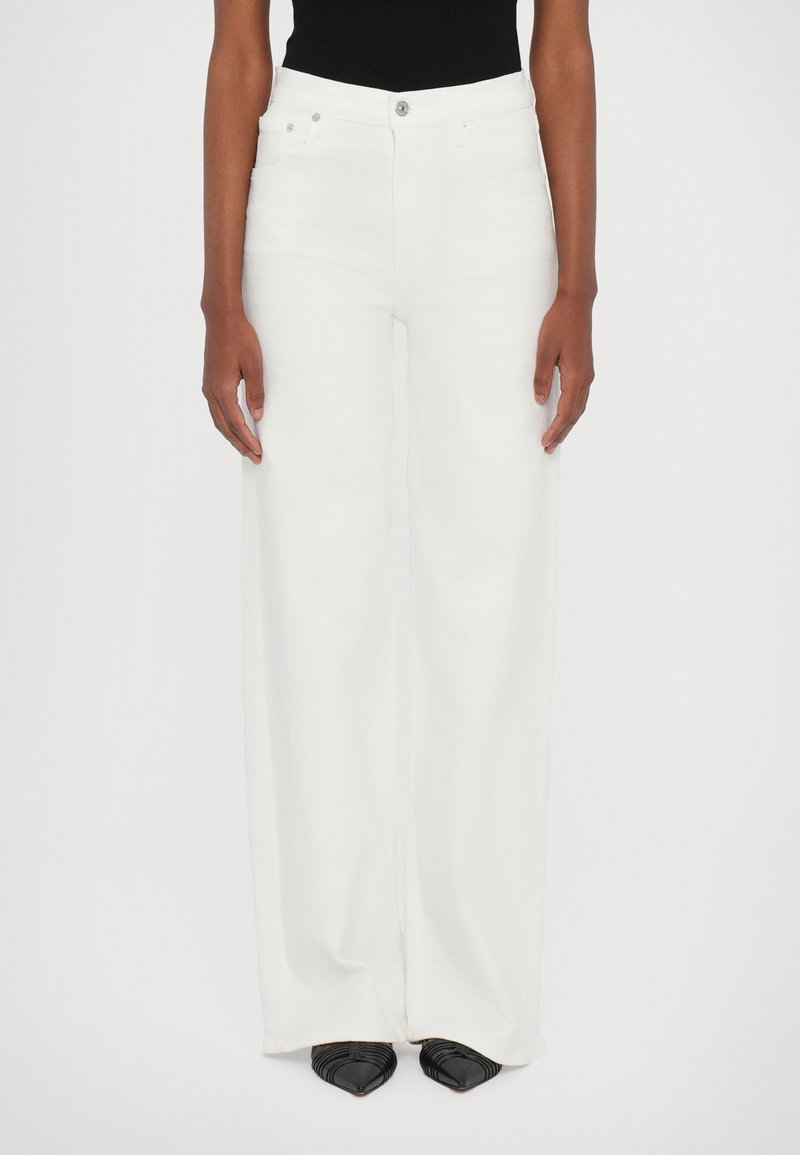 Citizens of Humanity - LYRA LONG WIDE LEG CROP - Wide Leg - soft white, Vergrößern