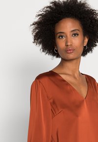 Anna Field Blusa - brown