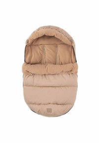 Sac de couchage pour bébé beige avec un intérieur doux et moelleux, un capuchon et une fermeture éclair. Comprend trois emplacements pour les sangles de harnais et un extérieur matelassé.