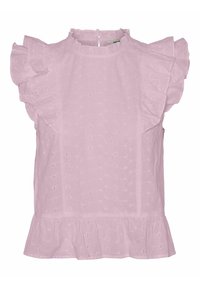 Blouse rose clair avec des manches volantées, col haut et tissu texturé comportant de petites découpes florales ; l'ourlet présente un détail de volant évasé.