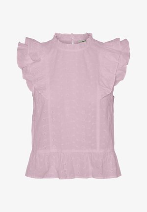 Svijetlo roza bluzica s volanima na rukavima, visokim vratom i teksturiranim materijalom sa malim cvjetnim izrezima; donji rub ima flared volan.