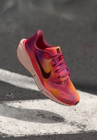 Nike Performance AIR ZOOM PEGASUS 41 SE - Hardloopschoenen voor op de weg - ember glow/bordeaux/washed coral/sweet beet