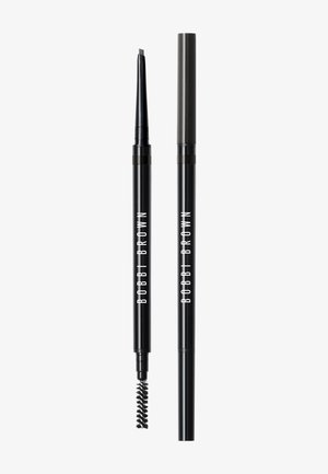 Schwarzer Augenbrauenstift mit schräger Spitze und einem Bürstchen an einem Ende. Auf der Seite befindet sich der weiße Schriftzug "BOBBI BROWN". Kompaktes Design.
