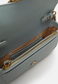 Pinko LOVE ONE POCKET  - Borsa a tracolla - light blue