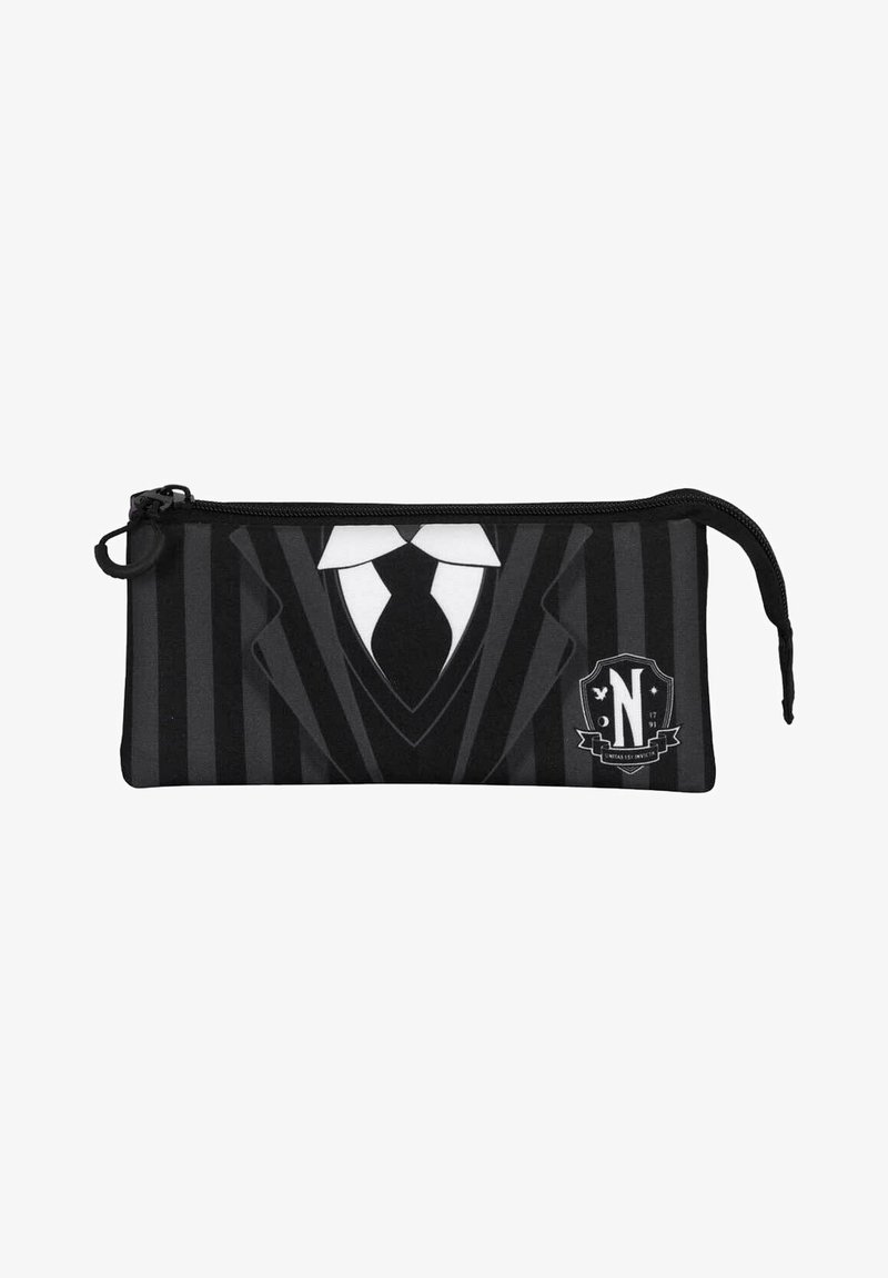 Trousse noire avec un design de costume mettant en avant des illustrations de chemise blanche et de cravate, texture rayée, et un emblème dans le coin inférieur droit.